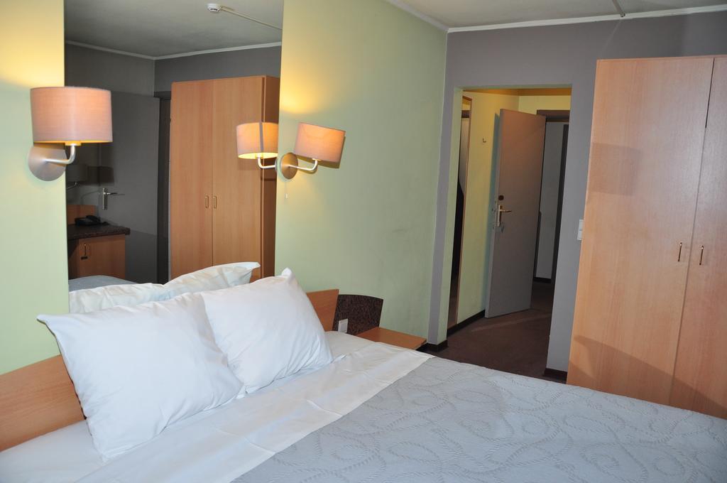 Отель Afrit 28 Heusden-Zolder Номер фото